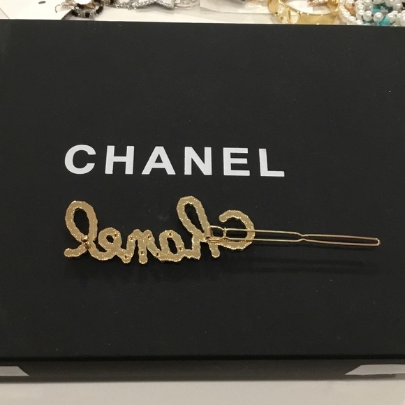 Chanel Pearl and Crystal Hair Clip - Picture 2 of 4